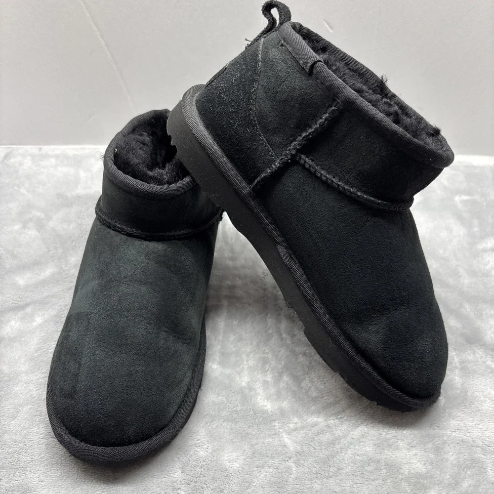 UGG Classic Mini II Women's Boots - Black, US 6